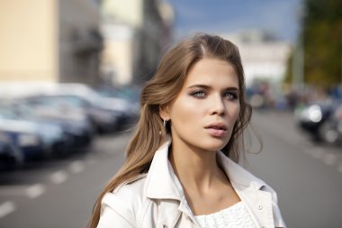 Genç güzel kadın.