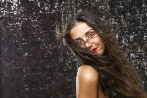 Retrato de beleza de jovem mulher atraente — Fotografia de Stock