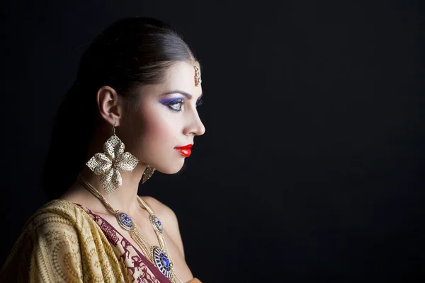 Jovem mulher indiana tradicional asiática — Fotografia de Stock