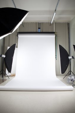 Işık ekipmanlı fotoğraf stüdyosu 