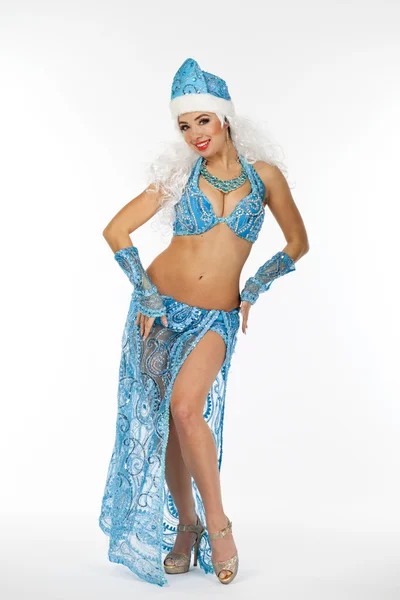Jovem bela mulher vestida como russa Snow Maiden — Fotografia de Stock