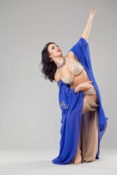 A kék tunika Arab fiatal szexi nő portréja — Stock Fotó
