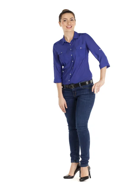 Porträt einer schönen Frau in blauen Jeans und blauem Hemd — Stockfoto