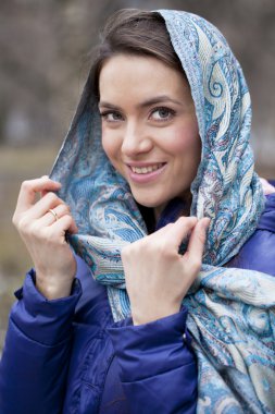 Güzellik kadını Ulusal desenli şal