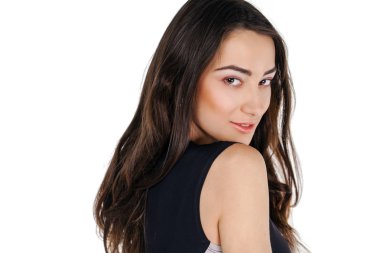 Beyaz arka plan üzerinde izole genç casual kadın portresi