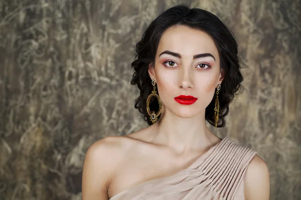 Retrato de beleza de jovem mulher atraente — Fotografia de Stock