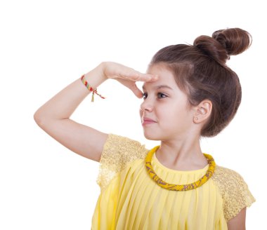 Elini tutarak bir güneşlik ve görünüyor mesafe içine genç