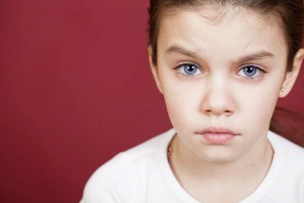 Студійний портрет красивої маленької дівчинки — стокове фото