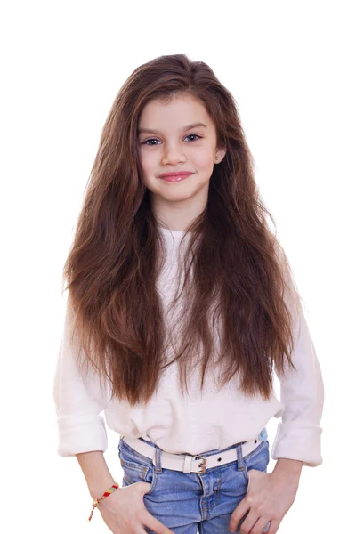 Retrato de uma menina encantadora sorrindo para a câmera — Fotografia de Stock