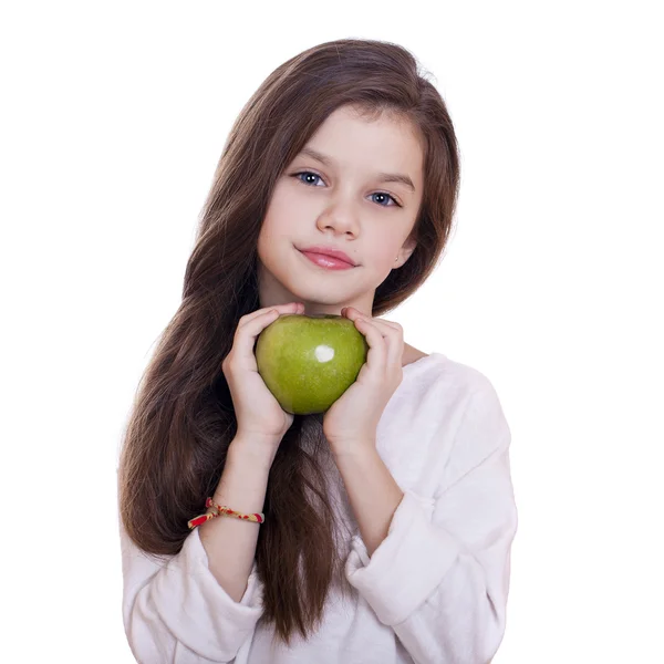 Ritratto di una bella bambina con in mano una mela verde — Foto Stock