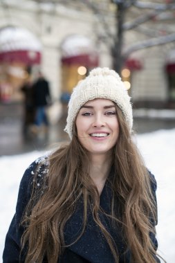 Şık koyu gri yün ceket genç güzel kadın