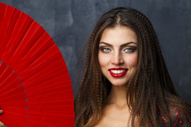 kırmızı bir elbiseyle dans kadın geleneksel İspanyol flamenko dansçısı