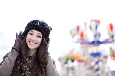 Şık vizon kürk genç güzel kadın 