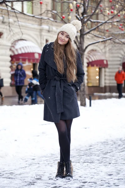 Young beautiful woman in stylish gray coat — Stock Photo, Image