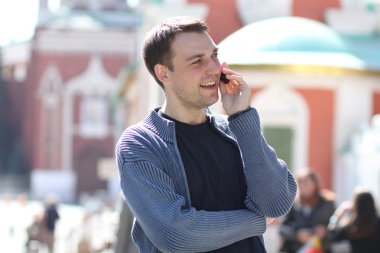 mutlu adamlar telefon ederken