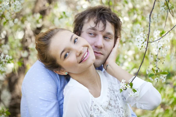 Portrait of love couple embracing outdoor — Stock Photo, Image