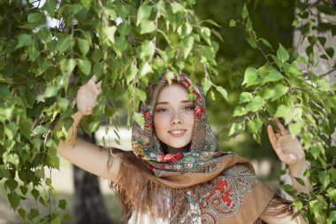 Ulusal desenli eşarp güzellik kadın