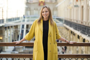 Genç güzel kadın.