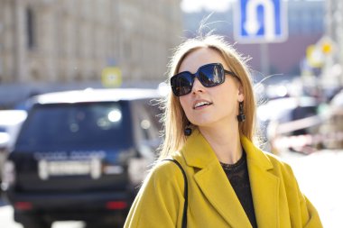 siyah güneş gözlüğü