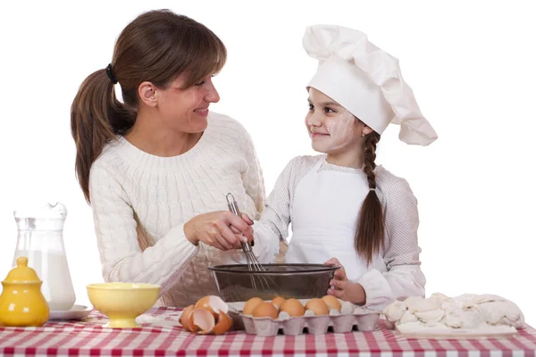 Felice madre con la piccola figlia cucina gioiosa — Foto Stock