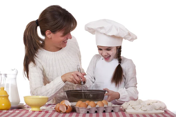 Szczęśliwą matką z mała córka radosne gotowanie — Zdjęcie stockowe