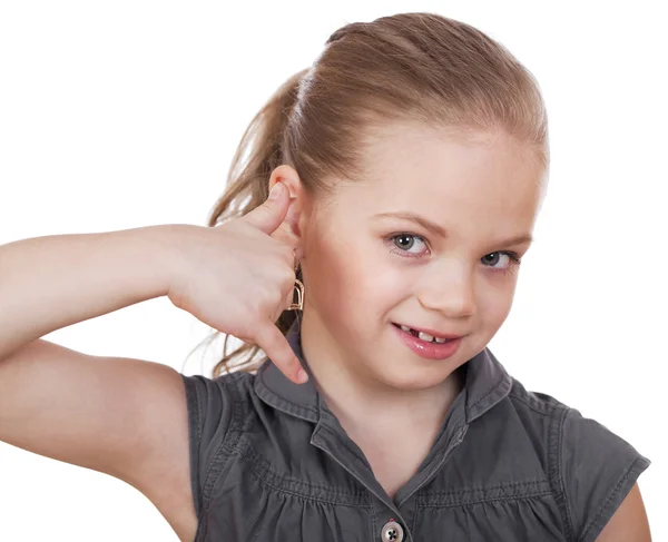 Een klein meisje bellen me gebaar, tegen witte CHTERGRO — Stockfoto