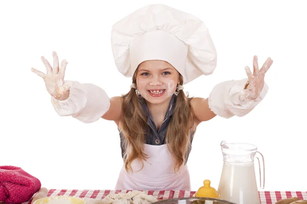 Carino bambina cottura in cucina e mostra le mani — Foto Stock