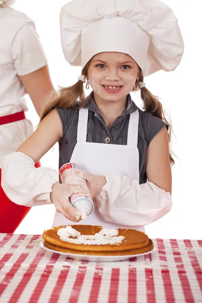 Menina bonita feliz sete anos de idade em uniforme chef com shortca — Fotografia de Stock