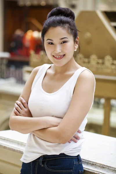 Portrait of a beautiful asian young woman — Stock Photo, Image