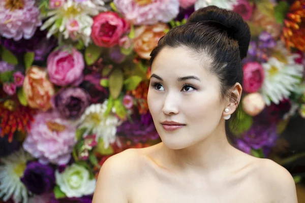 Retrato de cara de belleza asiática con dama elegante limpia y fresca — Foto de Stock