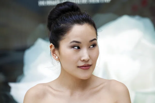 清潔で新鮮なエレガントな女性を持つアジアン ビューティー顔肖像画 — ストック写真