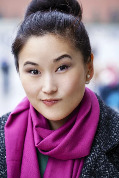 Young Asian woman walking on spring city in Russia — Stock Photo, Image