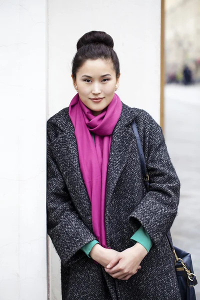 Young Asian woman walking on spring city in Russia — Stock Photo, Image