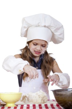 Beyaz bir önlük ve şef şapkasını, küçük kız TH hamur yoğurmak
