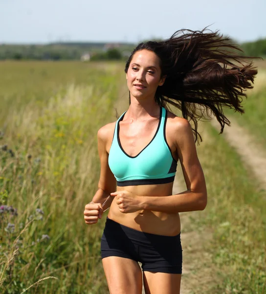 Kadın Koşucu. Fitness Kızı Açık havada koşuyor — Stok fotoğraf