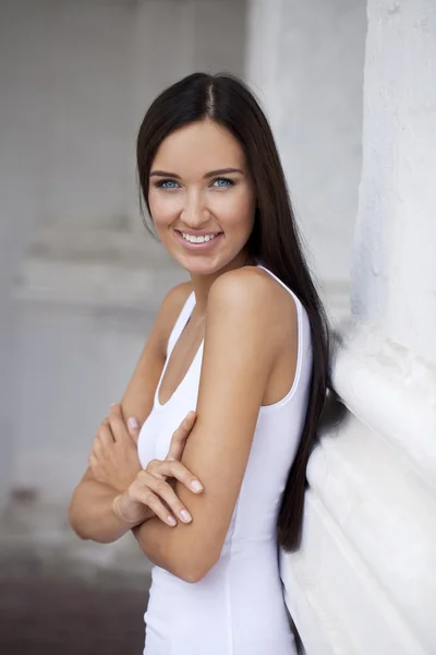 Jovem mulher bonita — Fotografia de Stock