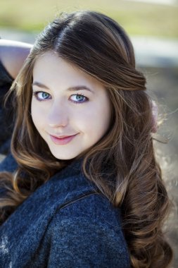 Portre yakın çekim genç güzel kız