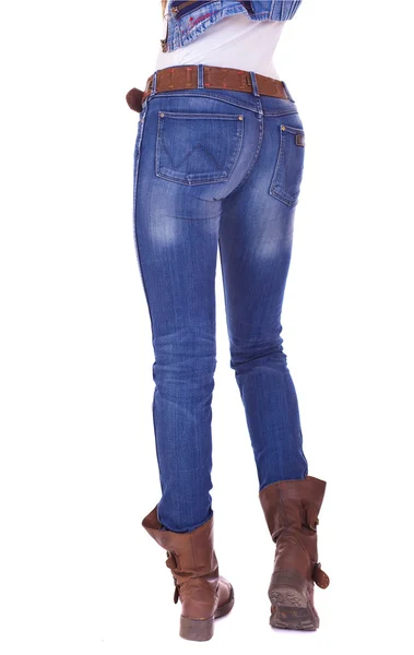 Rückansicht einer langen Frau Beine posiert mit Jeans — Stockfoto