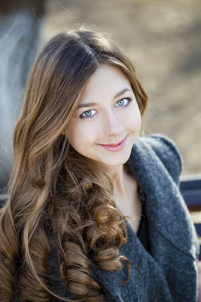 Portrait close up of young beautiful girl — Stock Photo, Image