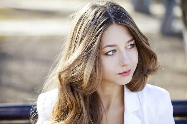 Portrait close up of young beautiful girl — Stock Photo, Image