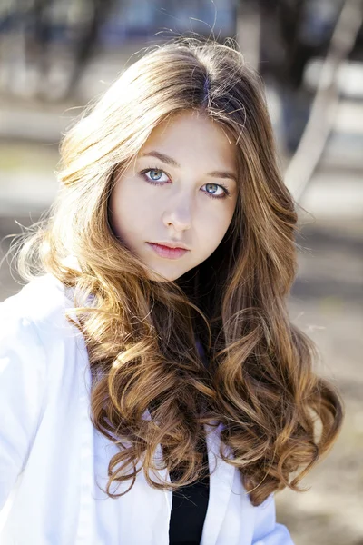 Portret close up van jonge mooi meisje — Stockfoto