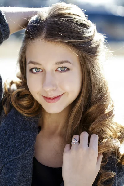 Portrait close up of young beautiful girl — Stock Photo, Image