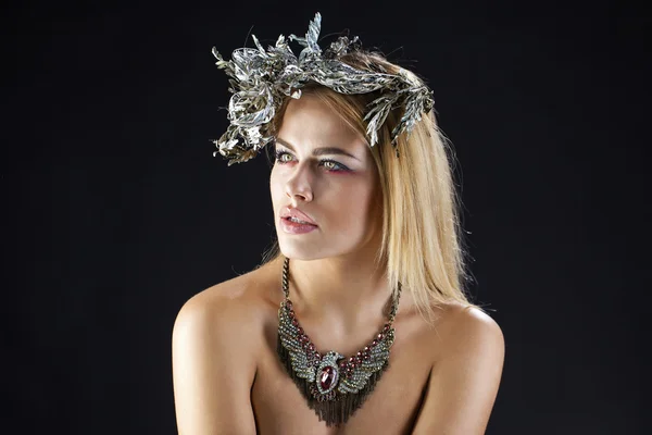 Ritratto di moda sensuale bionda femminile con acconciatura — Foto Stock