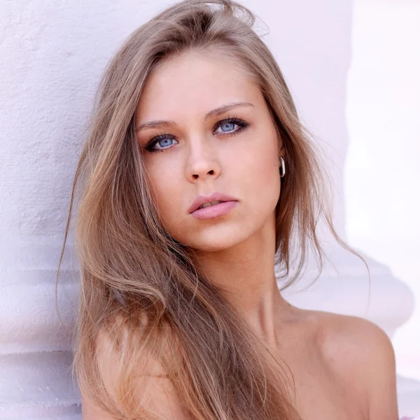 Young beautiful blonde woman — Stock Photo, Image
