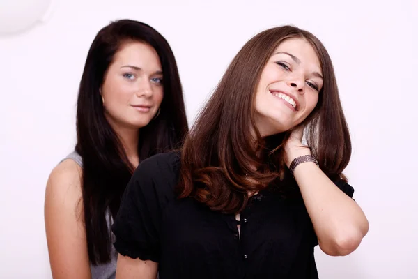 Cabelo castanho contra a morena — Fotografia de Stock