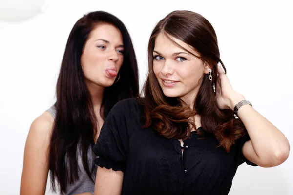 Hnědé vlasy proti brunetka — Stock fotografie