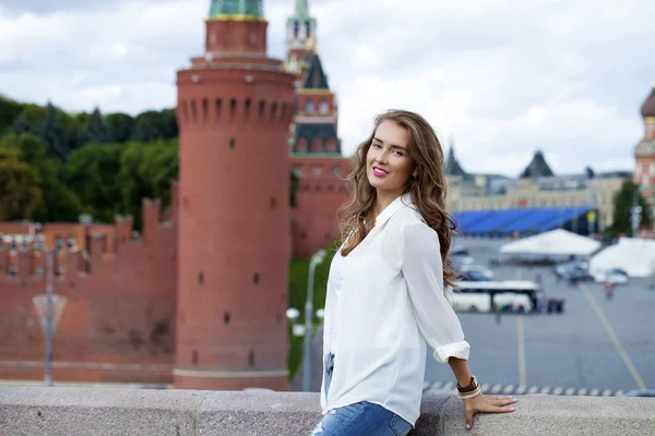 Jovem mulher bonita em Moscou — Fotografia de Stock