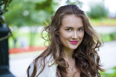 Genç güzel kadın.