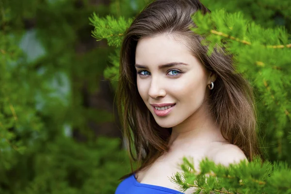 Jovem mulher bonita — Fotografia de Stock