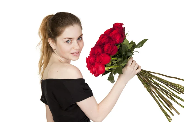 Portret van een jonge mooi meisje met een boeket van rode rozen — Stockfoto
